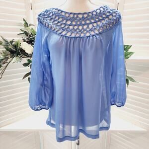 UMGEE BLUE LATTICE BLOUSE WITH ZIP BACK SIZE SMALL